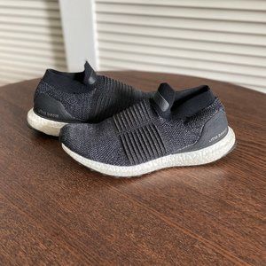 ULTRA BOOST LACELESS W "CORE BLACK" BB6311